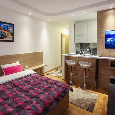 Apartment Promenada 30 Novi Sad Esterno foto
