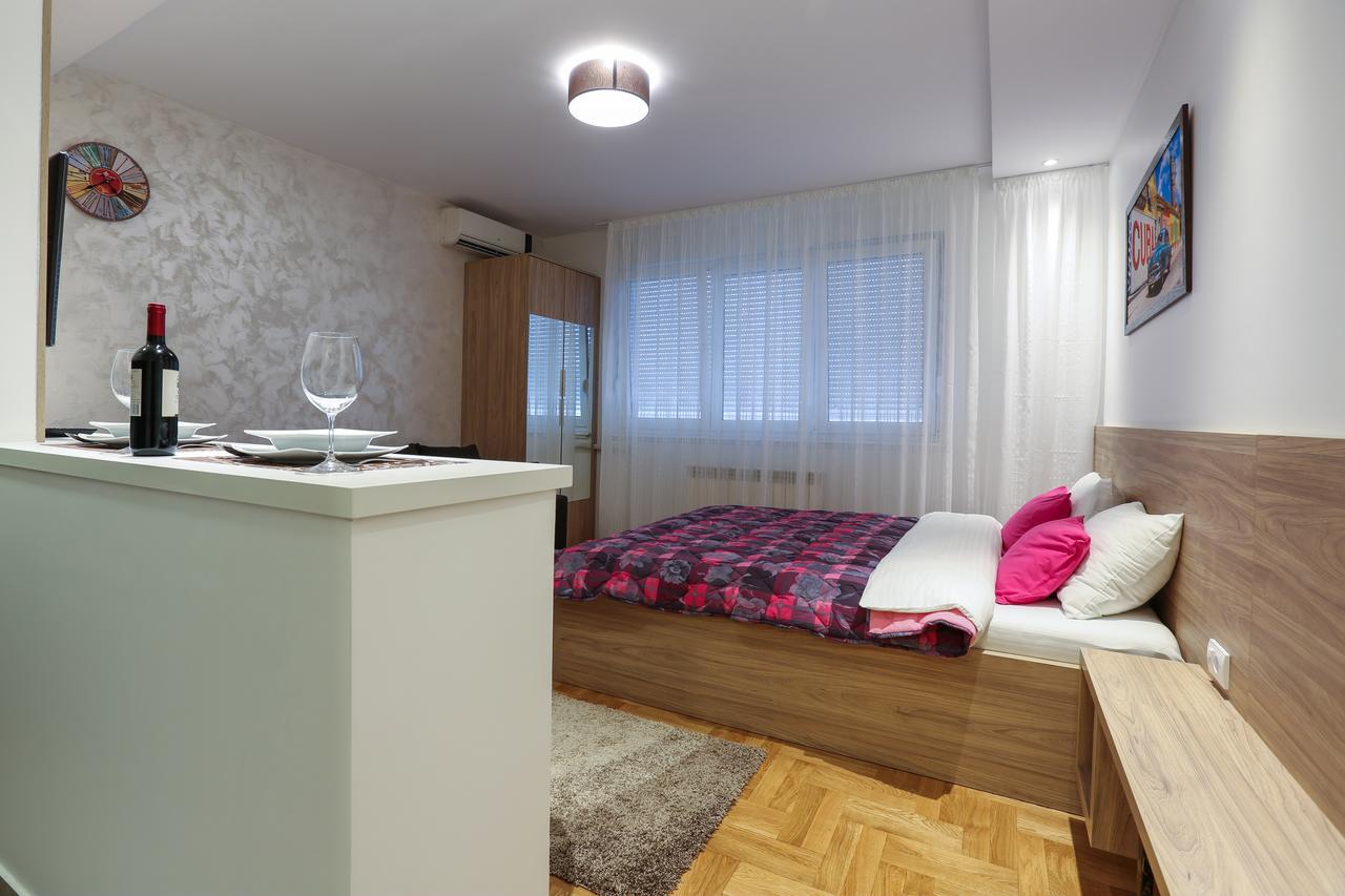 Apartment Promenada 30 Novi Sad Esterno foto